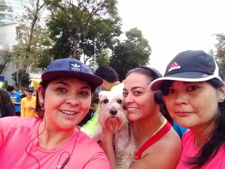 RosyOviedo's tweet photo. !El esfuerzo de hoy es el orgullo de mañana! @AnaiRuano @sandraoviedof #CarreraSanSilvestre #YoElegiCorrer #cerrandoel2016 #10Km https://t.co/ZmTOLh6R4m
