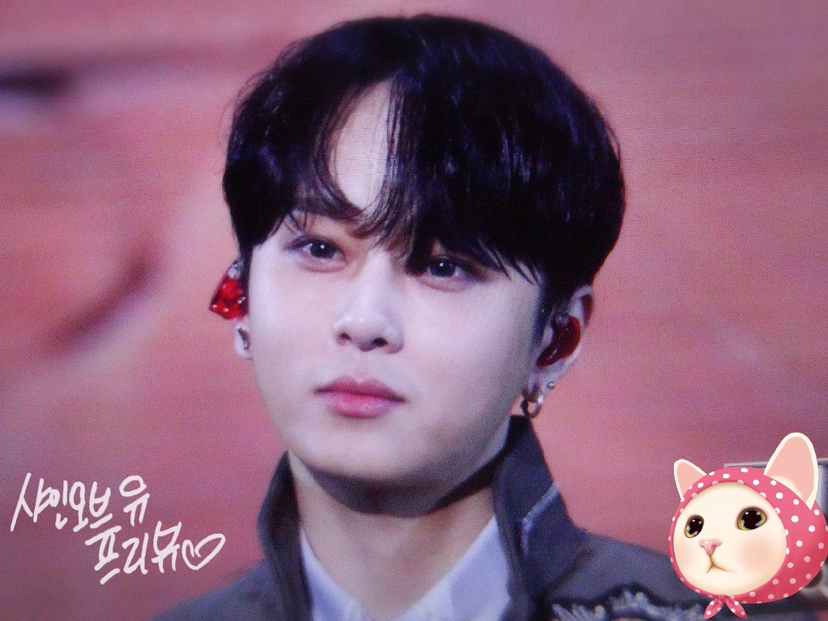 ShineOfYou's tweet photo. 161231-170101 777파티 #준형 
웃는것도 예쁘지😍💕 https://t.co/hUSupDd7LJ