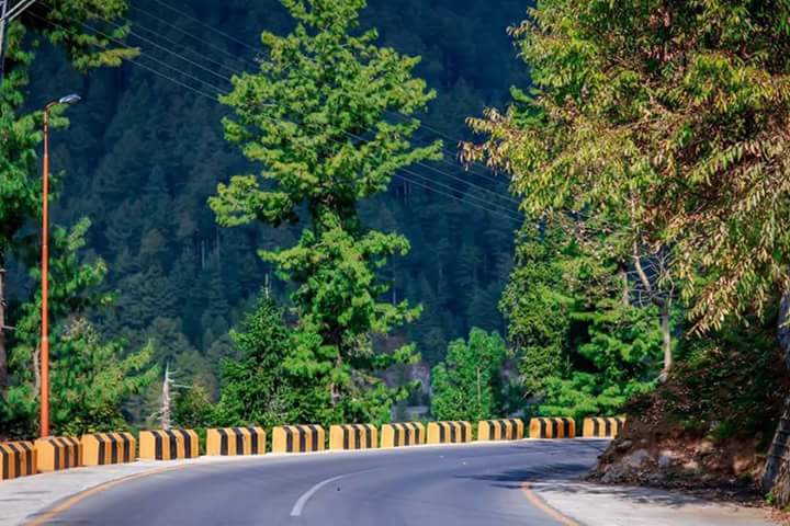 iamAhsaanKhan's tweet photo. #KPRisesWithKhan This is our clean and green KPK. Thankyou Chairman @ImranKhanPTI & CM @PervezKhattakCM and his team. https://t.co/svHvzTZxPf