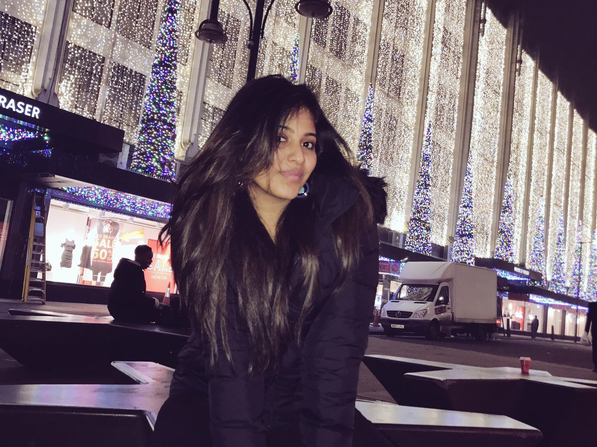 The last day ,, last week ,, last month of 2016 ,, few mins left to enter into new yr  #2017 #london #happyme :)