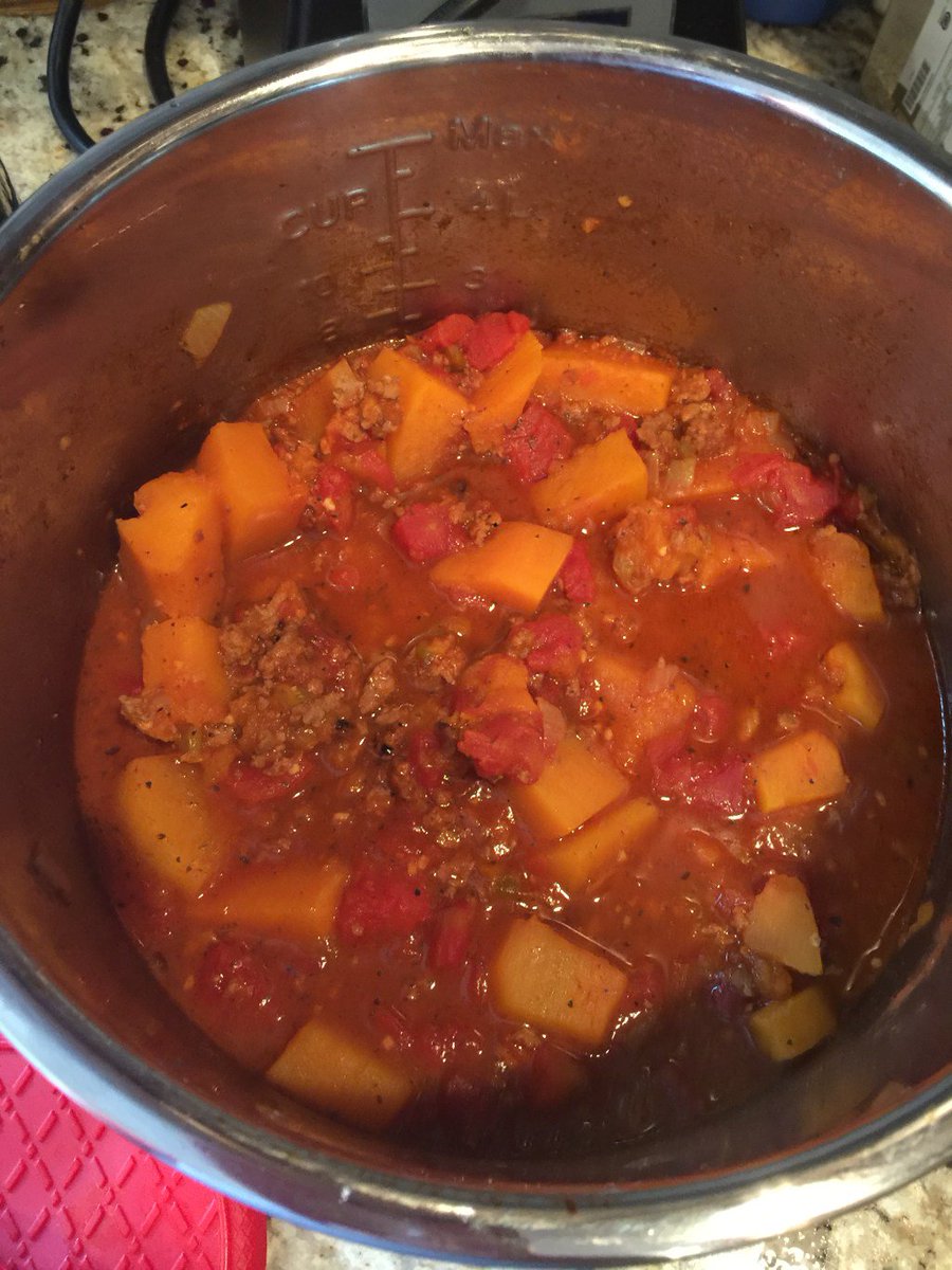 Instant Pot Turkey Butternut Squash Chili (no beans) camcaneat.com/2016/12/31/ins…