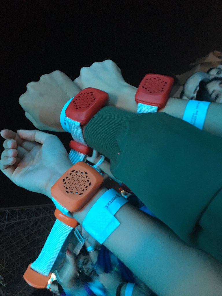 ArbieBithao's tweet photo. Yallah guys, we gotta get these Xylobands lighting up! #ColdplayAbuDhabi https://t.co/zk9H0M7Rkb