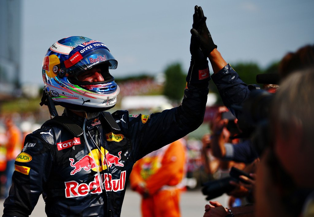 RacingNews56's tweet photo. F1: Daniel Ricciardo, Budapest 2016
@danielricciardo
#DanielRicciardo
@redbullracing
#Budapest2016
@F1
#BestF1PicturesOf2016 https://t.co/eoDwJ1HZRI