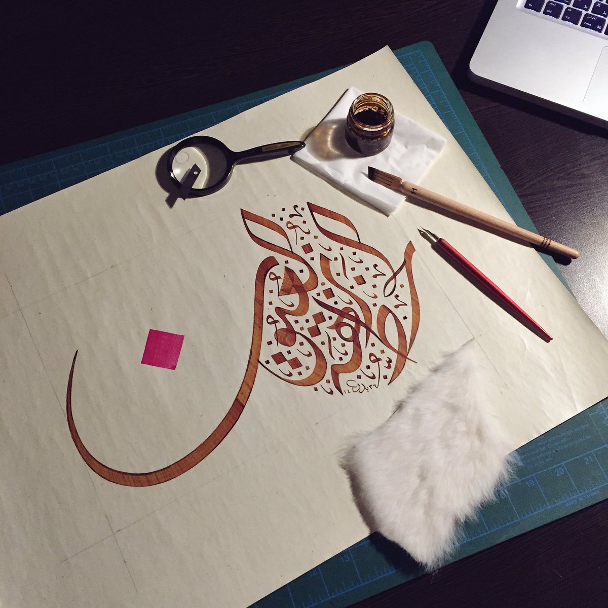 احدى لوحاتي "الخط نزهة العيون" في لوحة الخط نحاول أن نظهر لمسة جمالية ترفع من قيم الجمال في اللوحة.. أتمنى تنال اعجابكم