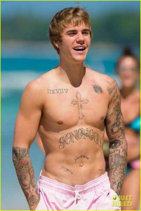 rista_lorensa's tweet photo. Happy New Year 🎇🎇🎇 2017 @justinbieber @pattiemallette @JeremyBieber @jazmynbieber @jaxonbieber https://t.co/G1SCTJR7Xg