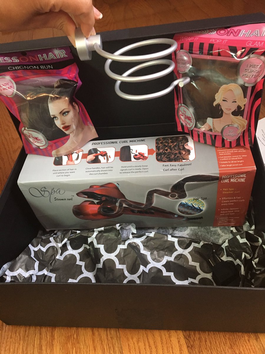 EmpanadaFork's tweet image. Loving all these products!! My daughter already claiming the #curlmachine 😉Thank you @luxbeautyclub #smallbiz #supporter 💕 #HNY 🍾🎉 #2017