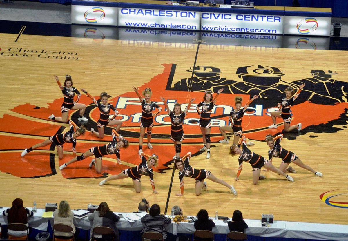 HawksCheer1's tweet photo. Happy New Years from your SHHS Cheerleaders🎉🎊 @WVcheerprobz @theCheerBook @SHHawksNest https://t.co/KDkCuWDdPy