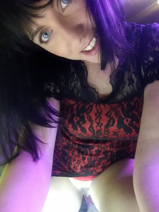 💞👄 Bon r&eacute;veillon mes ch&eacute;ris ! Amusez vous bien et soyez prudent 👄💞 #REVEILLON2017 https://t.co/yBVXr<a href="/tag/reveillon2017"class="tags"><span>#reveillon2017</span></a>