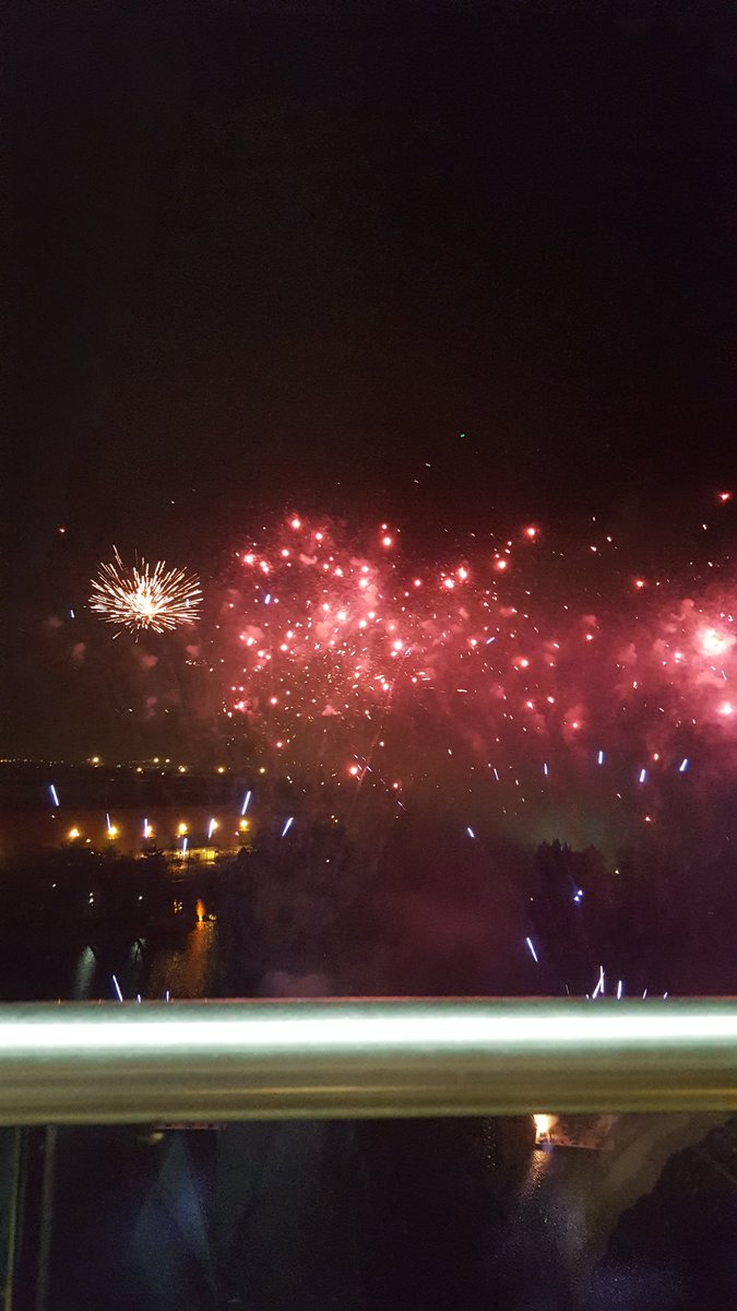 chrisbould77's tweet image. Resorts world fireworks amazing