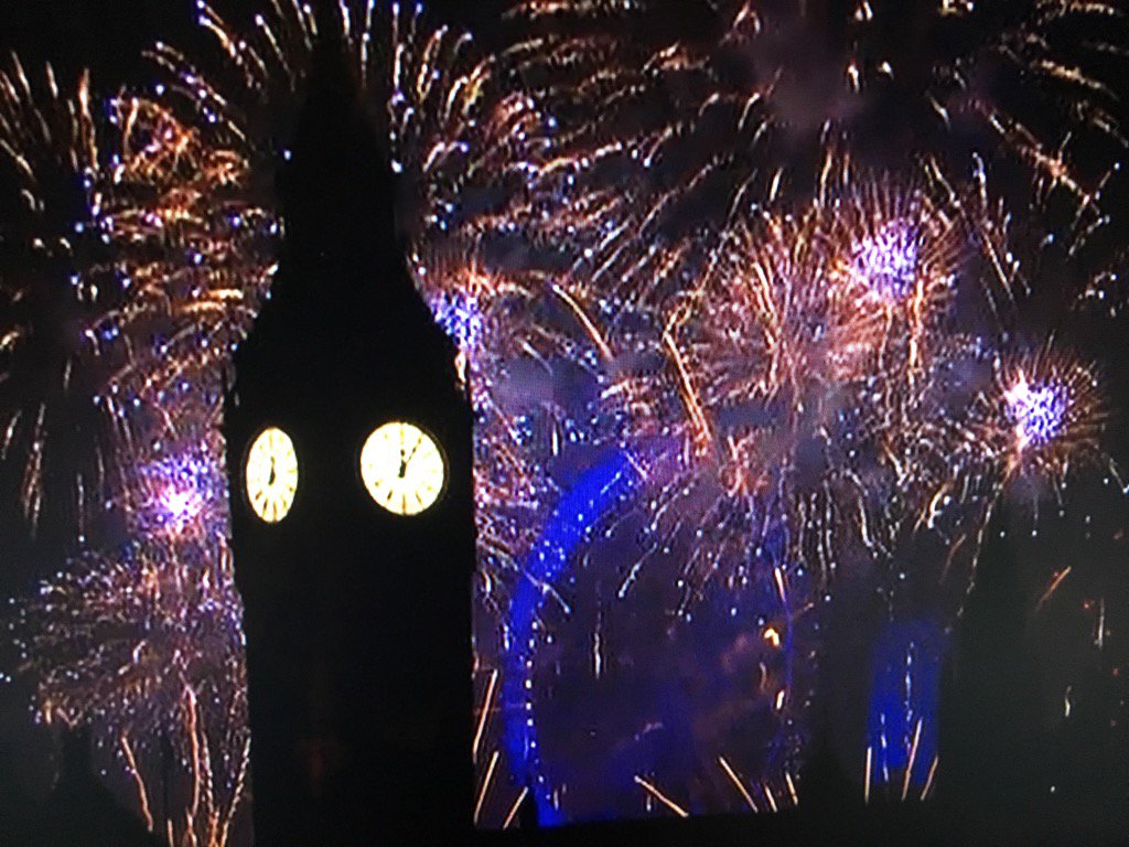 Ralphstr's tweet photo. #HAPPYNEWYEAR 🎉from Great Britain 🇬🇧 @chookskin 🇦🇺 https://t.co/Ni60vl6vKA