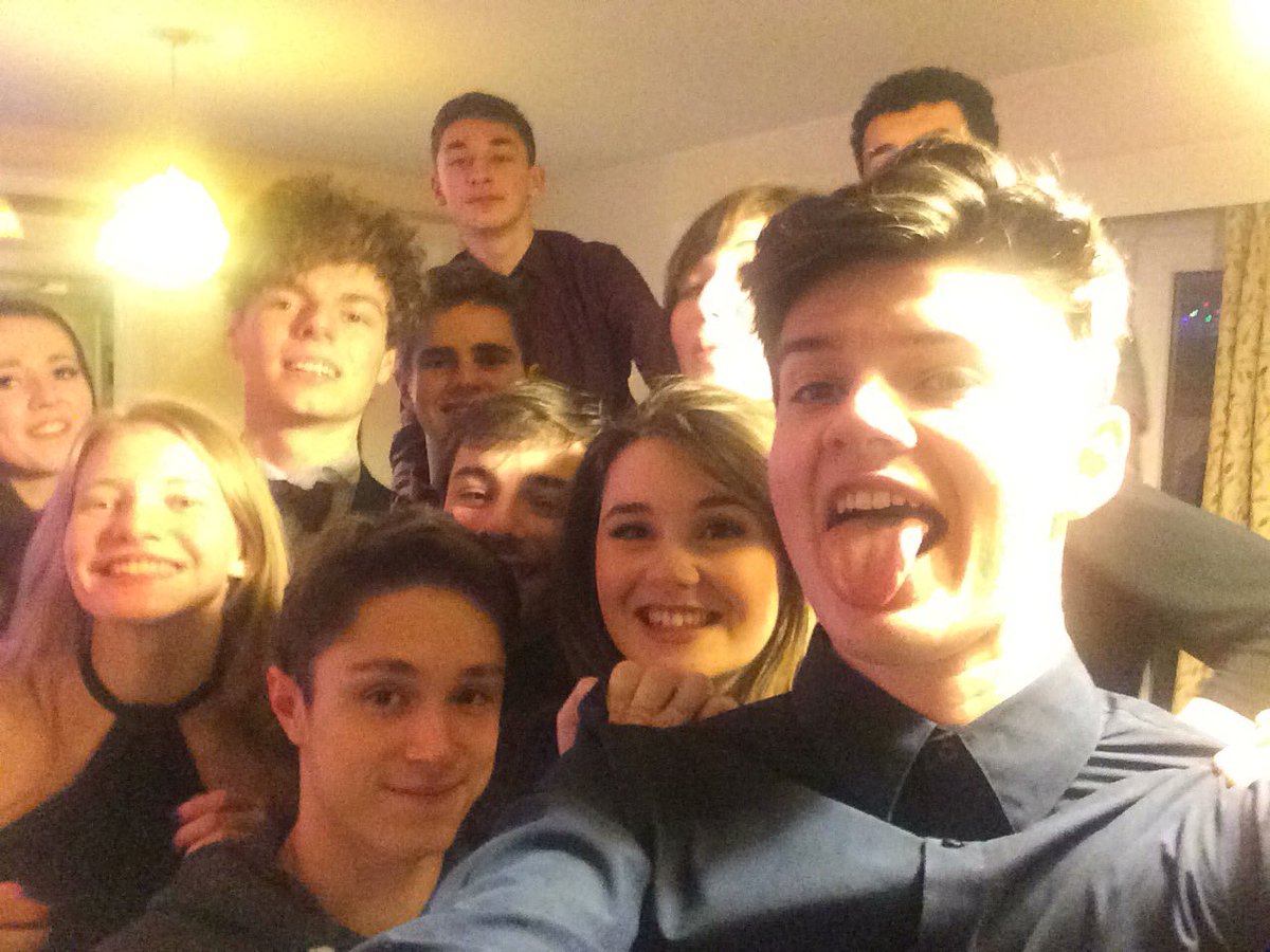 ArranGoddard's tweet photo. #bbchogmany having a wee celebration with all the lads bring on 2017 https://t.co/iMQZsDIISR