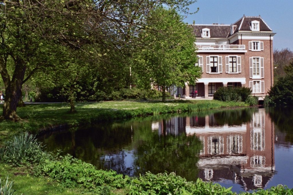B_TheOne's tweet photo. How to Negotiate the Price of a Luxury Home - Luxury https://t.co/93ZVve3YTU https://t.co/UDJlCzOQCK