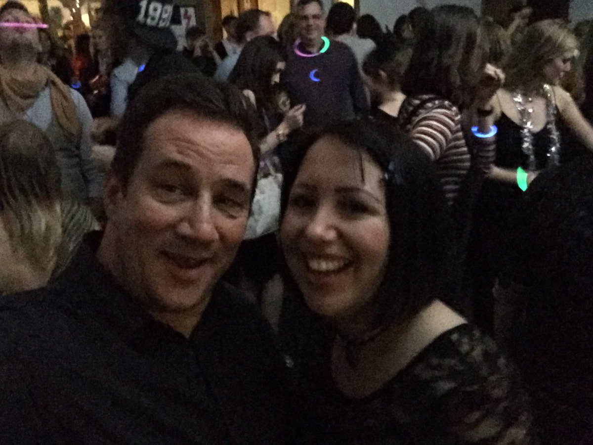 mrtonylee's tweet photo. Happy New Year from me and @literaryrose!! #NewYear #2017 #Die2016 https://t.co/PxM3ee0DAb
