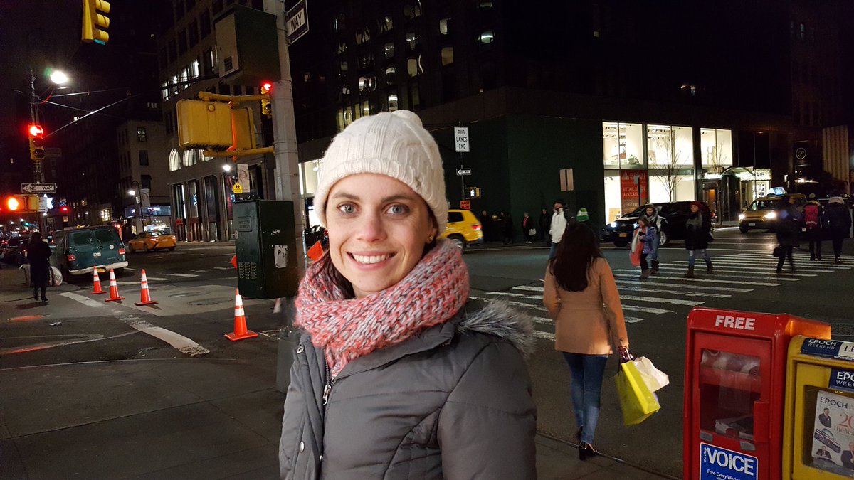 Sirmarklar's tweet photo. Happy new year @taylorswift13 from a fan who wanted to meet you so bad she was too scared to tag you herself #incompletetodolist https://t.co/gPr93okLku