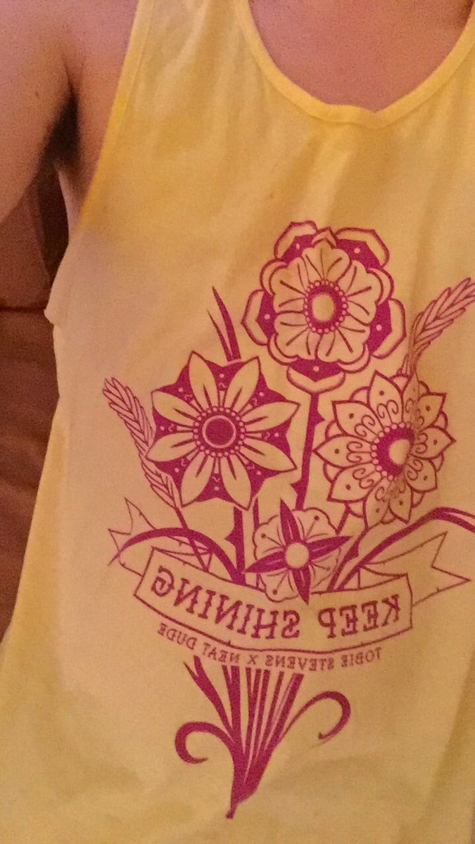 CallMeGeebs's tweet photo. Just realized I was repping @Tobs_Lindsey watching this Fiesta Bowl. Guess you know which team I'm pulling for https://t.co/yYvH8zlVoG