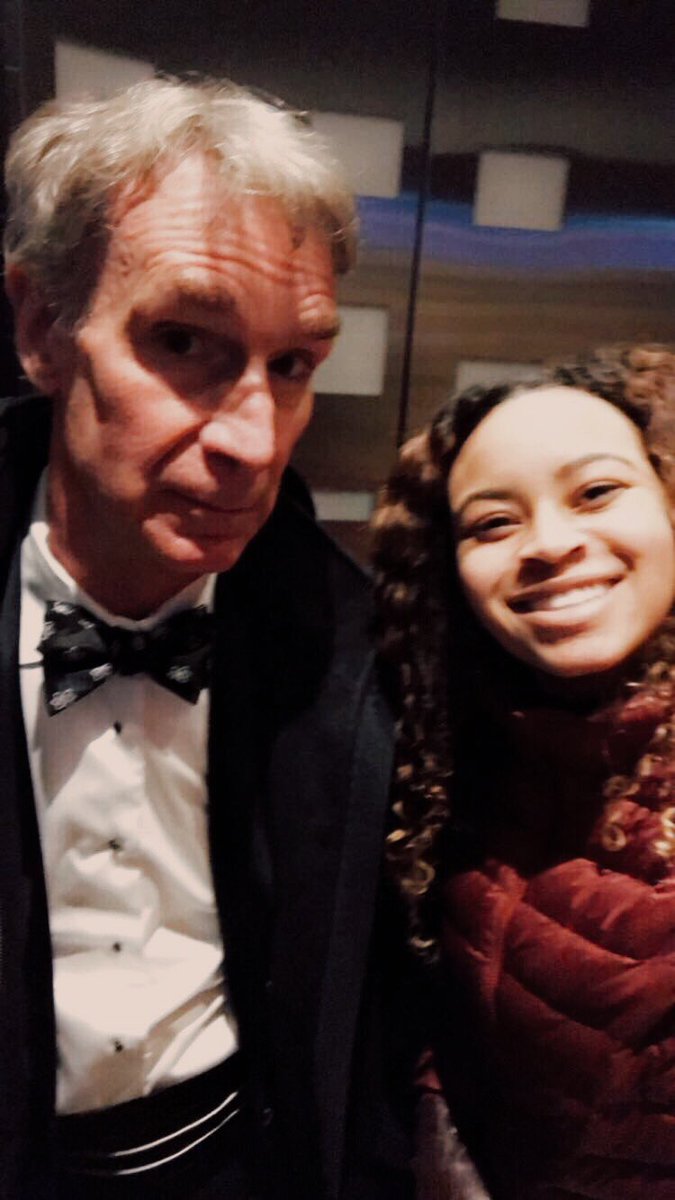 whatsupplayas's tweet image. met the legend @BillNye in the elevator just now! what a way to start off 2017, things are looking up folks #THEscienceguy #billbillbillbill