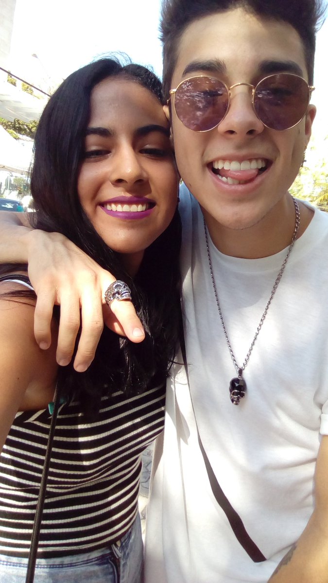 maferjules_'s tweet photo. Ya me había rendido, creí que nunca lo iba a conocer y miren? Después de tres años aquí esto contigo @mariobautista_ https://t.co/IiwtOw8waL