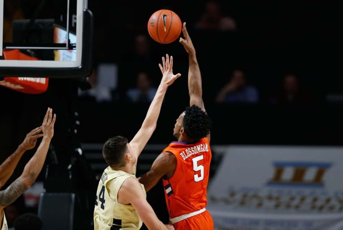 Clemson rallies to knock off Wake Forest oximity.com/article/Clemso… by <a href="/TSX_NFL/">Sports Xchange NFL</a> #Basketball #UnitedStates