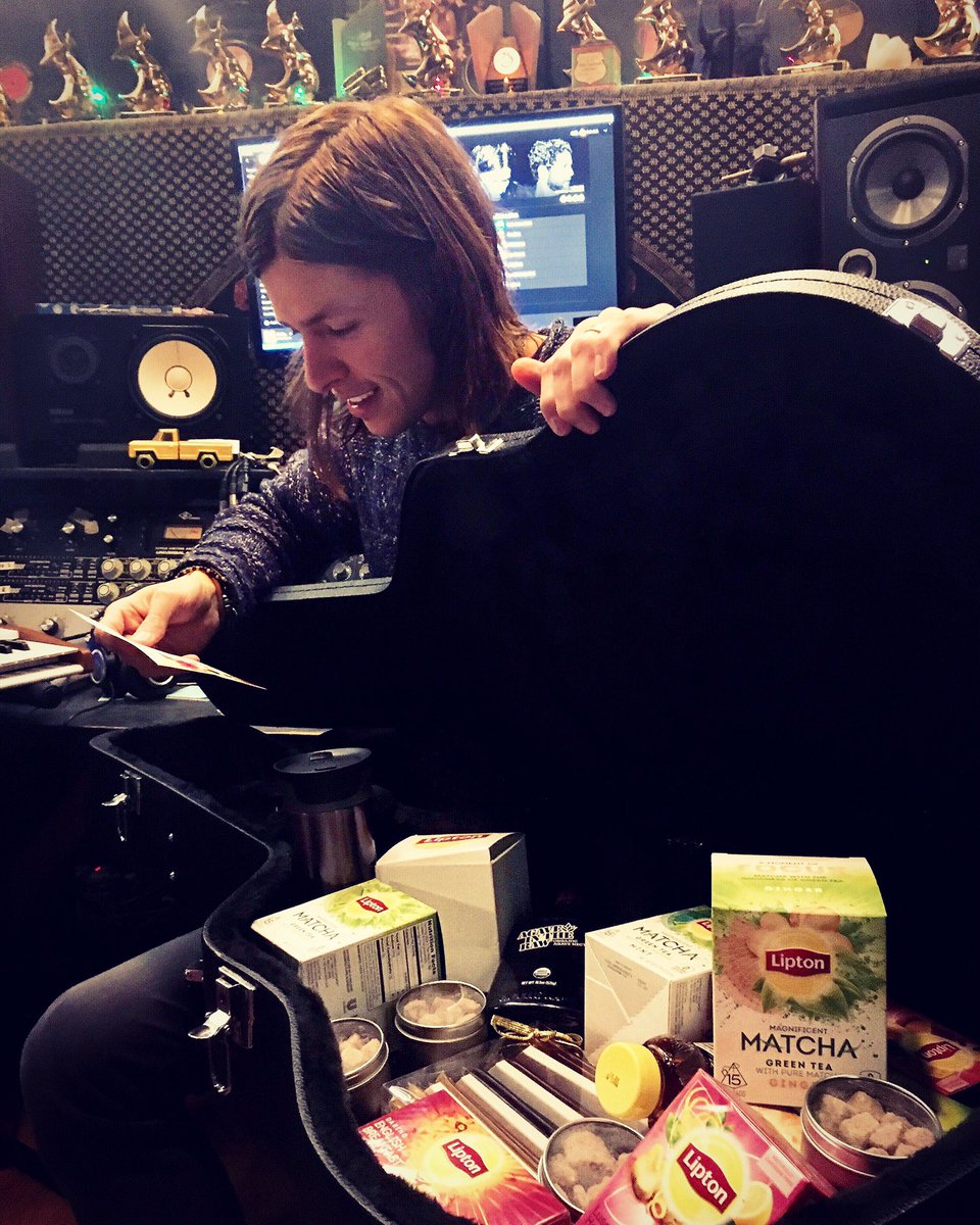 NEEDTOBREATHE's tweet photo. .@DrSethBolt mentioned "transitioning from coffee to tea" during his #AskNTB Twitter chat & a guitar case full of @Lipton just arrived! Thx! https://t.co/8JBKKaLeTp