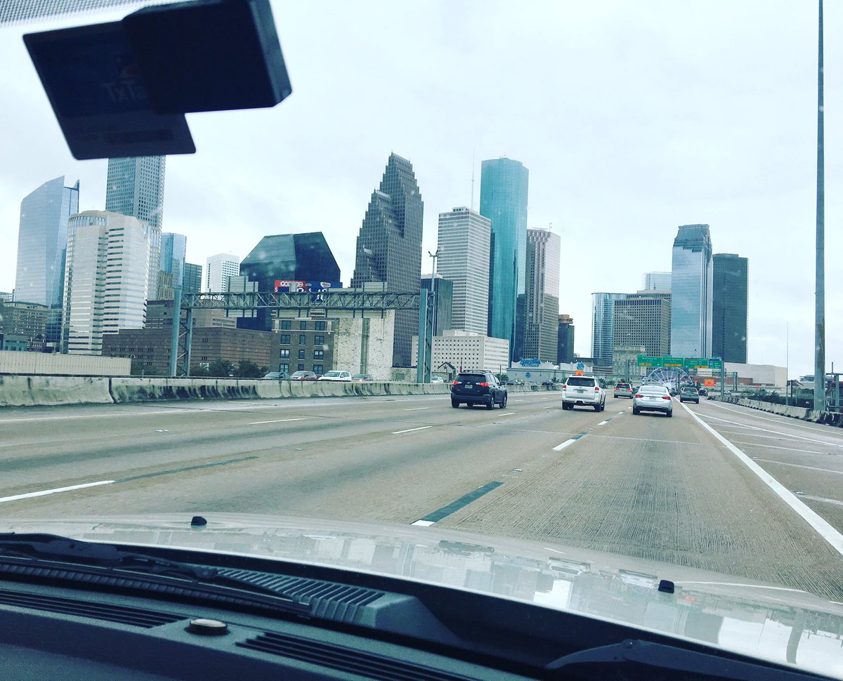 LindyPriddy's tweet photo. Hello Houston! #nye2016 https://t.co/oLNa9ejg0k