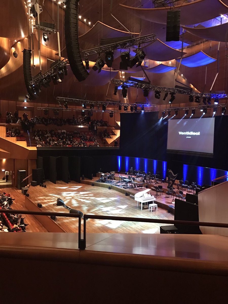 robifiorentini's tweet photo. #Capodanno aspettando #gigiproietti all' Auditorium #2016Goodbye https://t.co/iqYBH27Qhc