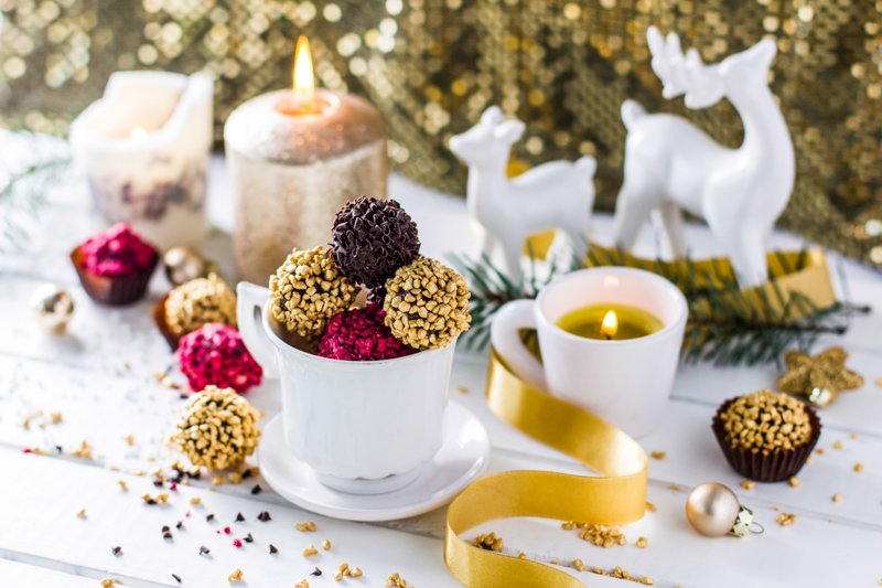 Enjoy your last days of the year with books and cosy decoration 😍⭐️📸Have a great #NewYear #Party ❤️ #photo #memories #happynewyear #yearbook