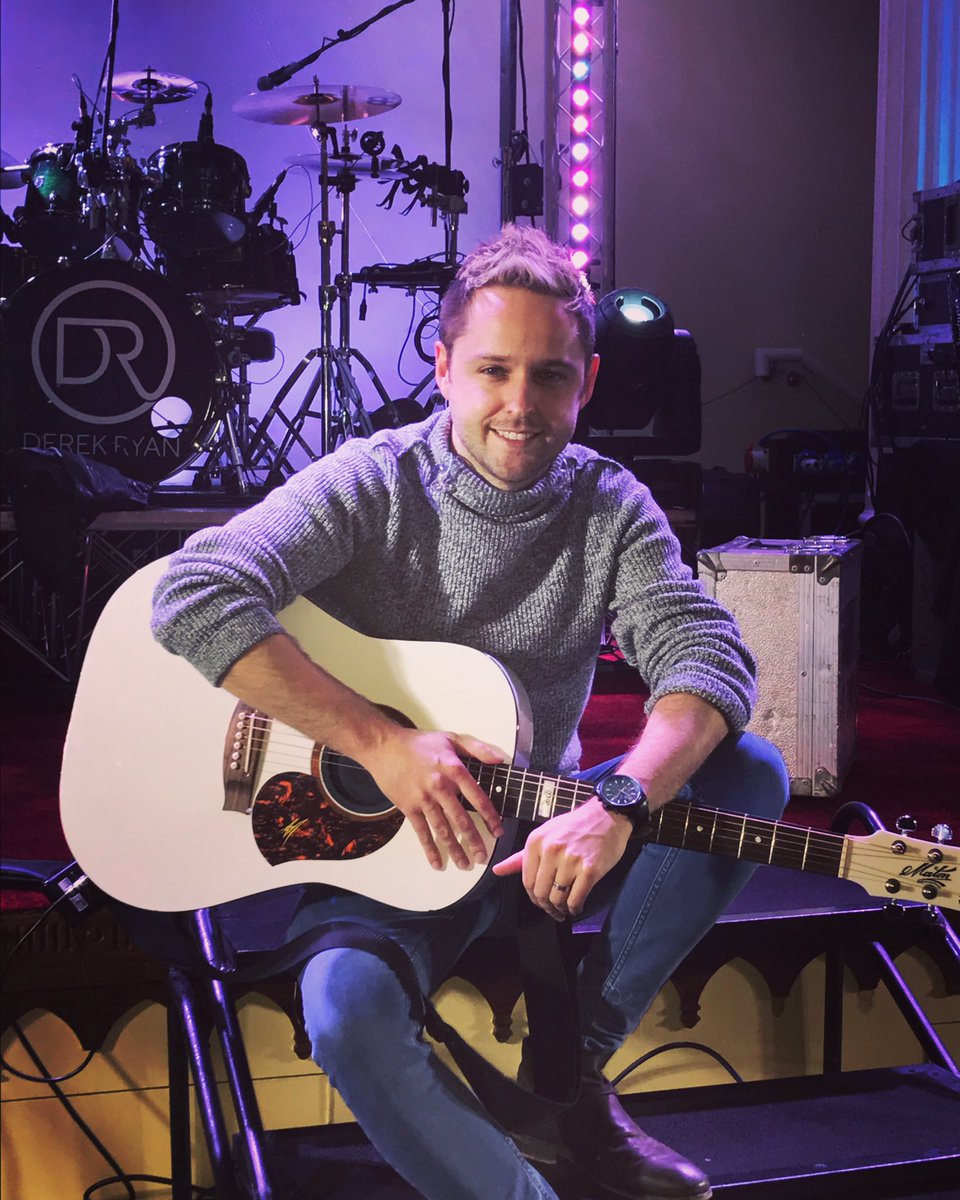 derekryanmusic's tweet photo. Soundcheck complete. All set here to ring in 2017 @tullyglass! Place is buzzin'..gonna be a big'un! https://t.co/bb0PYfWvpK