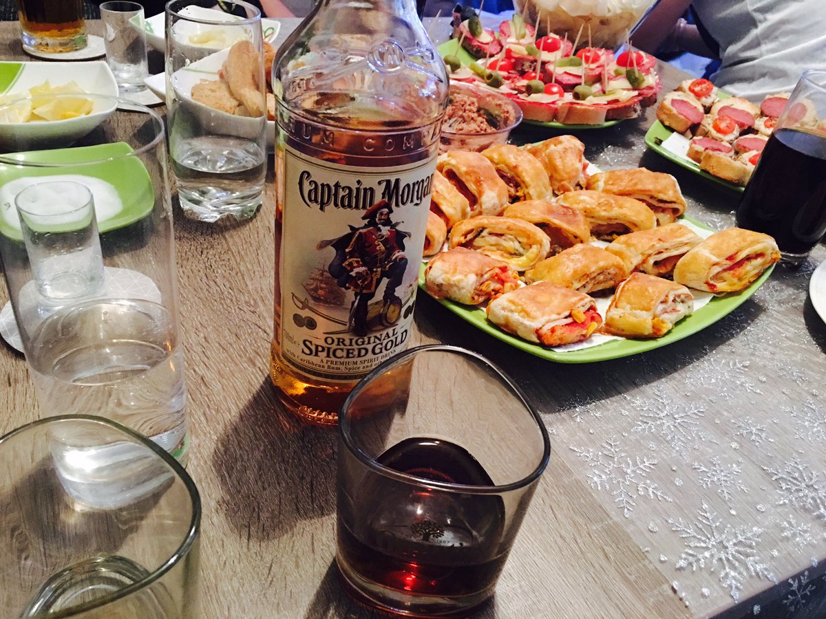 DJEXEofficial's tweet photo. #happynewyear #captainmorgan #rum #captaincola https://t.co/kxxB3N1L6t