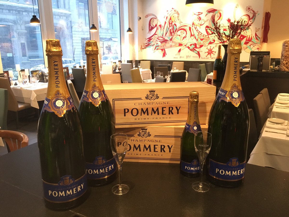 chezdelmo's tweet photo. Prêt pour le réveillon! #pommery #LCC #champagne #nye #montreal #VieuxMtl https://t.co/nyytQenucS