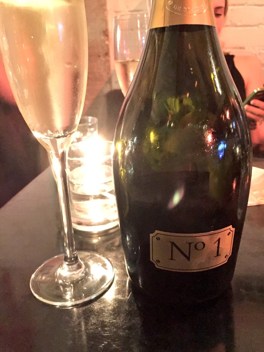 AmathusLee's tweet image. @No1FamilyEstate has been a running theme of my #festive season! #threeinaweek #blancdeblancs @100Restaurants #Hoxton #becauseitsyum