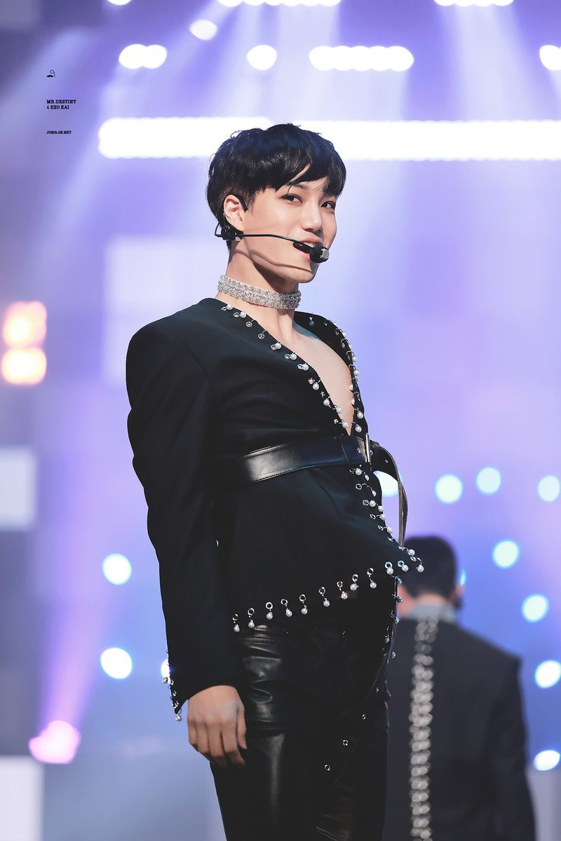 kimjipics's tweet photo. all black. ♥ https://t.co/VDDdiR6eMF