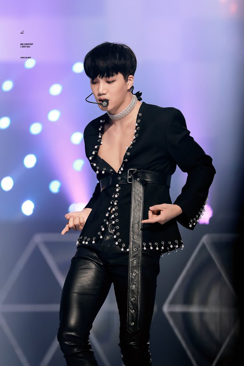 kimjipics's tweet photo. all black. ♥ https://t.co/VDDdiR6eMF