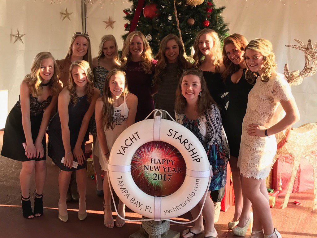 OrabsAD's tweet photo. Dinner and dancing on the Yacht Starship. https://t.co/oM110ezgQK