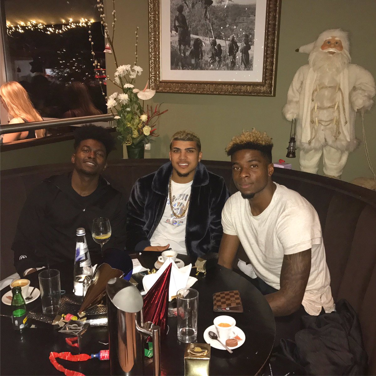 yedlinny's tweet photo. Happy New Year! 2017 @AskAboutUgo @darwinljones https://t.co/vwjNvDltTB