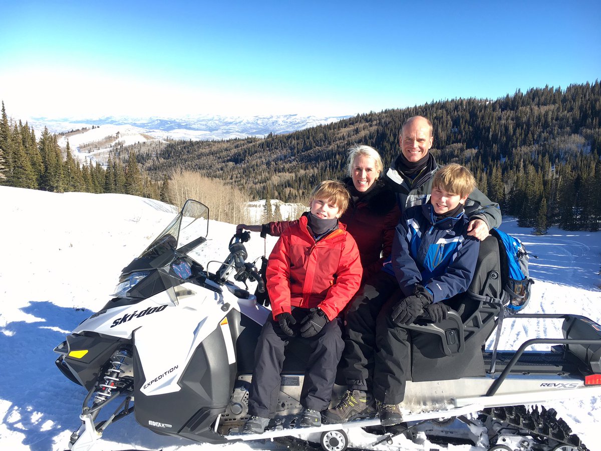 s_reisner's tweet photo. HNYE, ya'll! Another amazing Blue Bird day in Utah! Thanks for a great day! @redpineparkcity @deervalleyre @snowmobiling @NashSevereWx https://t.co/JL4XZSrtRV
