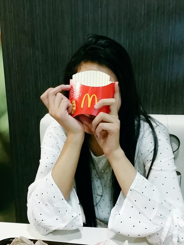 speedoivanovic's tweet photo. Señorita cara de PAPA 😍🍟 https://t.co/NIBJFoUgoZ