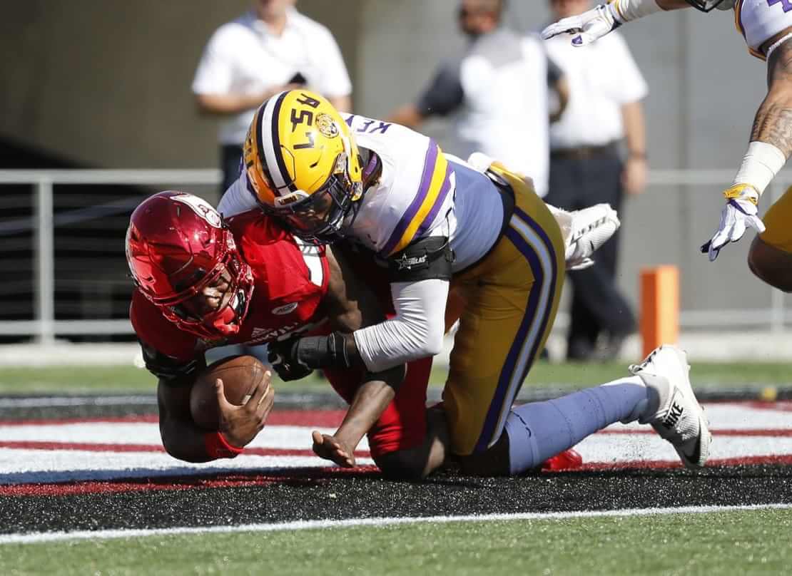 LSU pounds Jackson, Louisville in Citrus Bowl oximity.com/article/LSU-po… by <a href="/TSX_NFL/">Sports Xchange NFL</a> #Americanfootball #UnitedStates