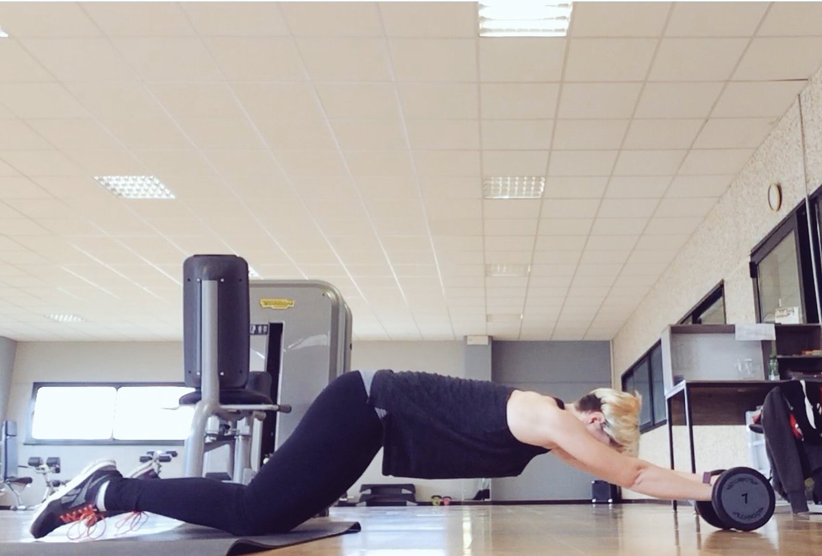 MRoby10_7's tweet image. #screencaps From my last workout of 2016
#nopainnogain #ironabs #core #workout #fitgirl #fitnesslife #fitlife #dumbbell #crunch