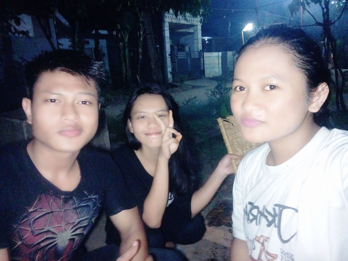 nisaaaa25's tweet photo. Tengsportonite genks 😚😍 ({}) W/ Aldi Anditias @NPS_Ani  #Happynewyears2017 https://t.co/THmP2Oiyay