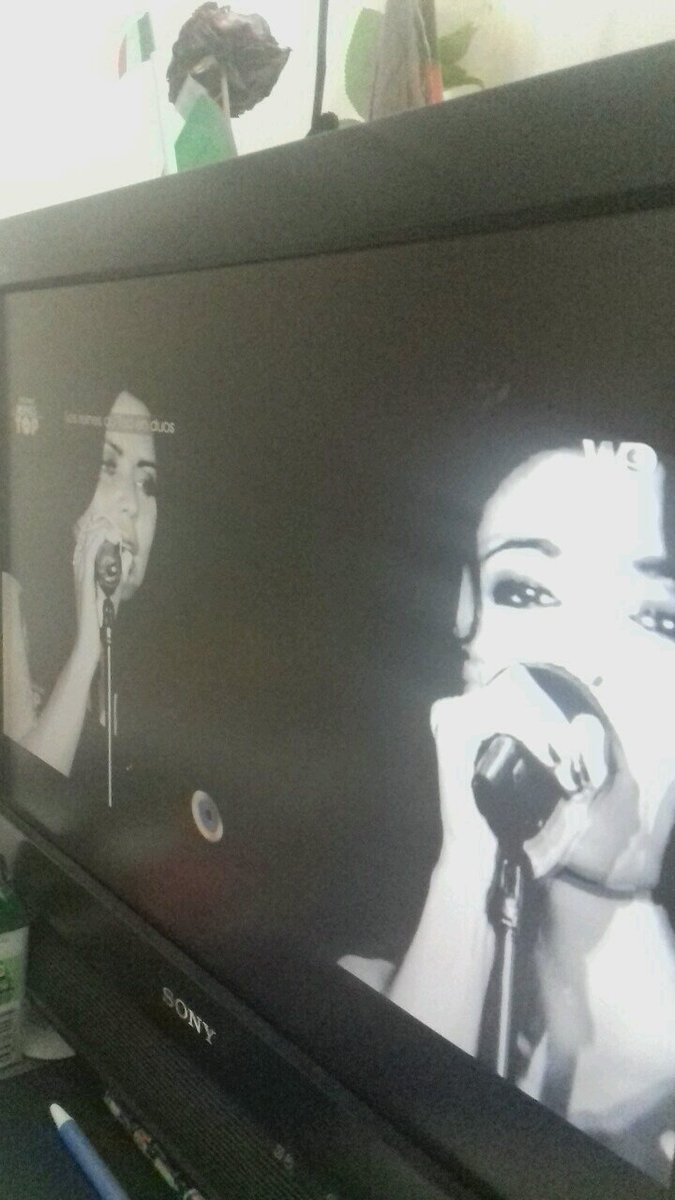 Ma <a href="/ginielineoff/">Ginie Line</a> est passée 2 fois ce soir sur W9! Bonne année à toi et ta famille ma jolie ❤