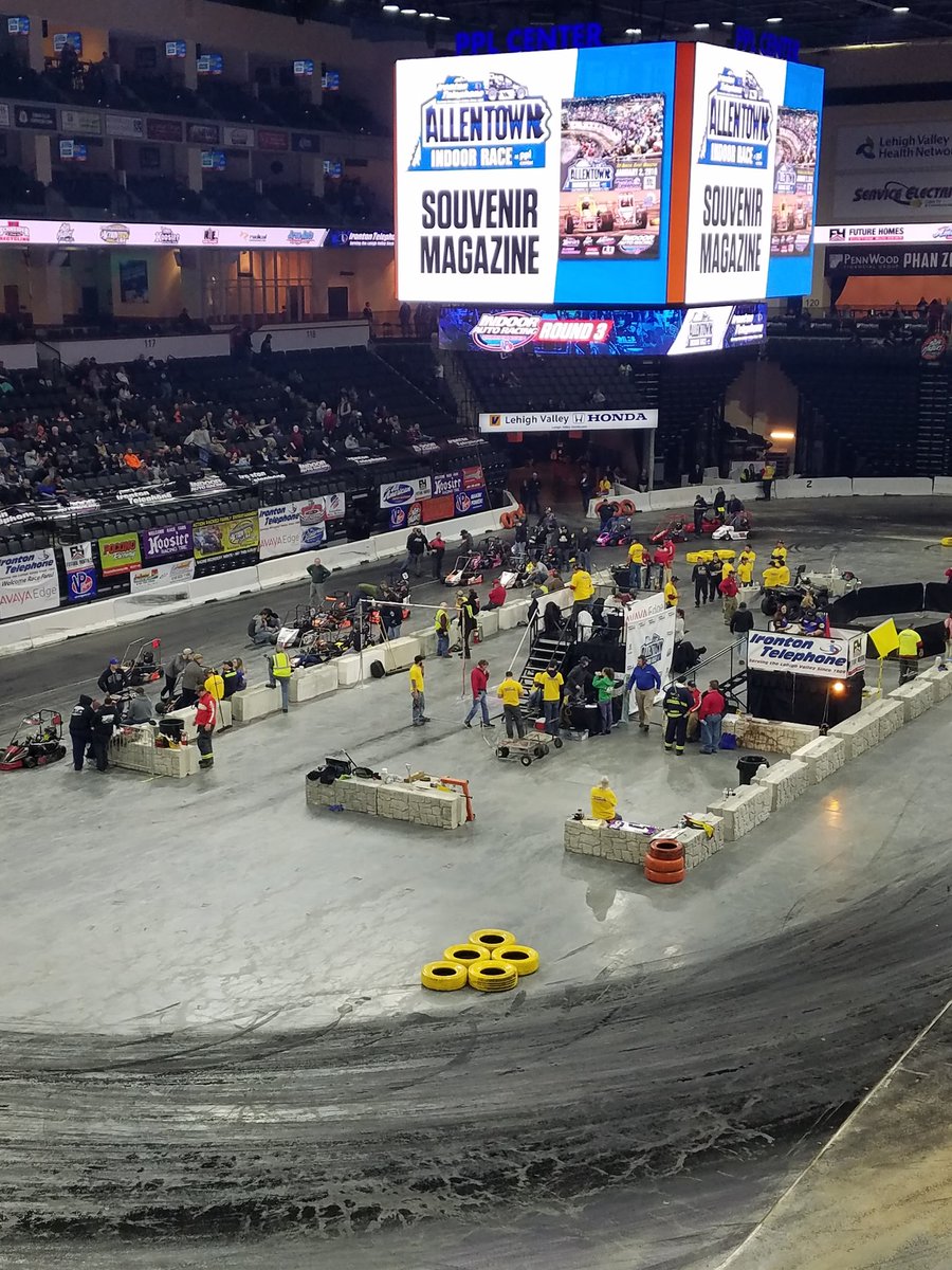 MelMorgan316's tweet photo. Getting set for the Kart feature! @PPLCenter @aarn #IndoorAutoRacing #NewYearsEve https://t.co/BFJwcQoGPw