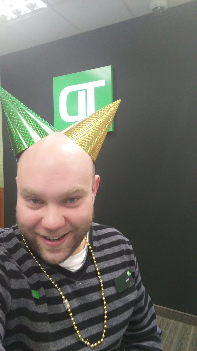 DavisBrown1612's tweet photo. #NewYearsEve #working #workfamily #readyforthenight @absmitherz @Sidney_Ottmann @maggie_dominik @BrianGervais_TD @SeanHopkinsYYC @jcrosilla https://t.co/92NnHWUgQJ
