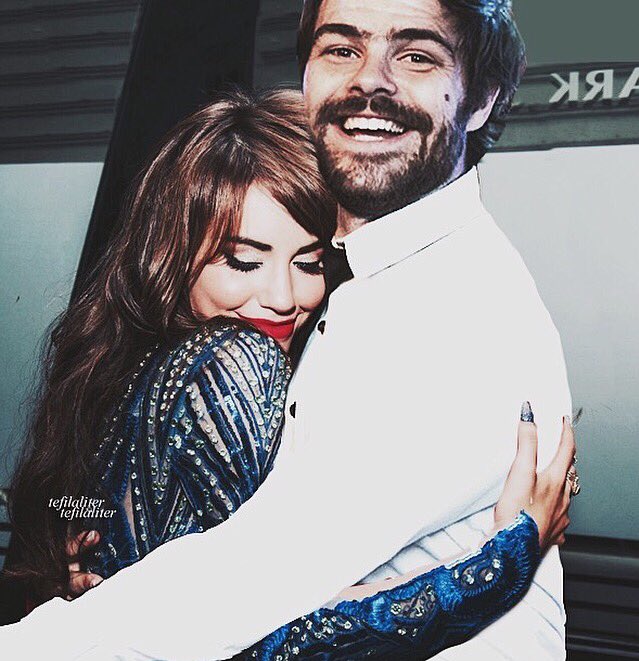 swiftlaliter's tweet photo. Despido el 2016 re feliz , pq fue un gran año! 😊🎉 gracias por ser tan copadas conmigo siempre! Amo nuestro fandom. 💚 #Laliter2016 https://t.co/J89sfVMGHy