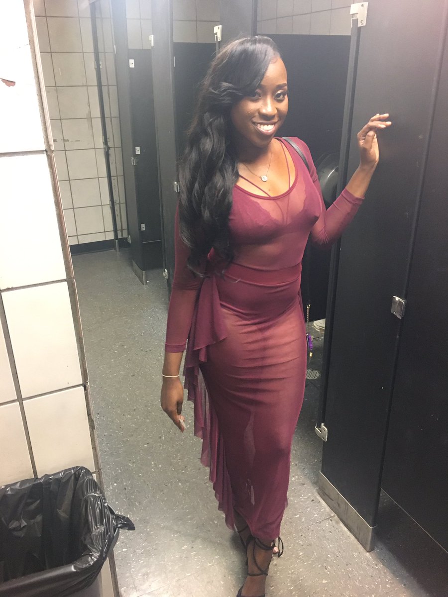 Key_Ann_Uhhx3's tweet photo. Godiva Chocolate 🤤🍫🥃  #Balldropfinale https://t.co/VLtWW6VWyv