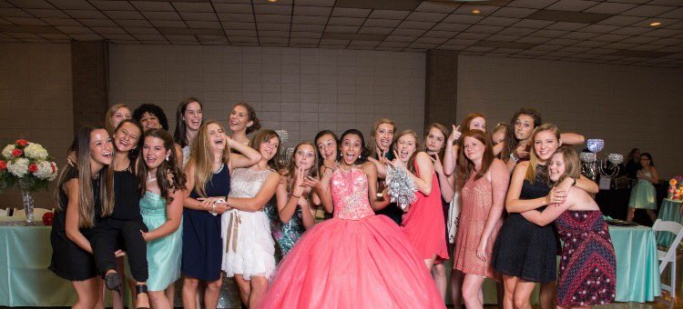 bri_hendrick's tweet photo. So thankful for so many mems and peeps this year!! Happy NYE:) https://t.co/Onu8DqgMyW
