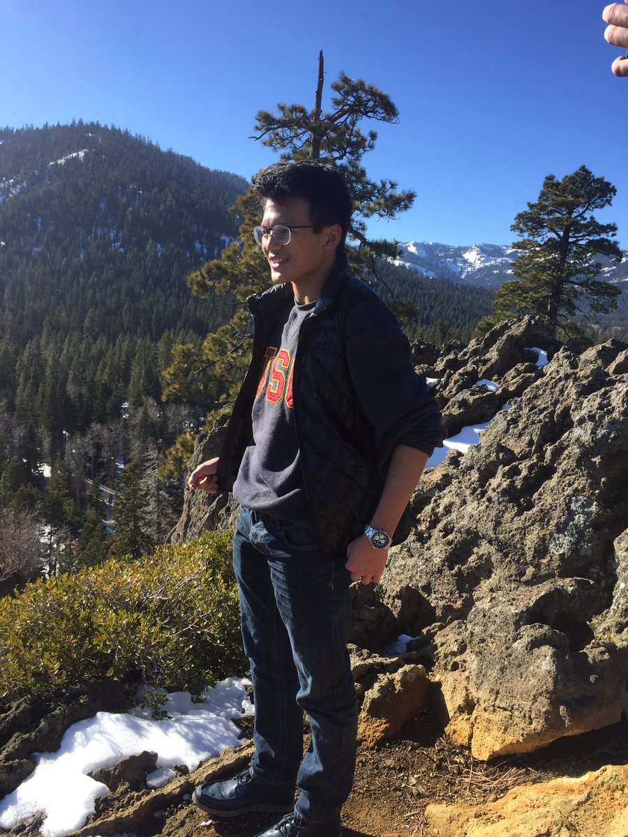 emily_sea's tweet photo. NYE hikes are nICE ❄️ @c_laier14 @Lukejohnson3398 @Nicras10 @cheetozito10 https://t.co/SzWV7Ye00j