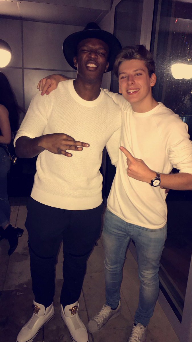 MarkUpsonTV's tweet photo. Well this is awkward #sametop @KSIOlajidebt https://t.co/pHrOrqz7EW