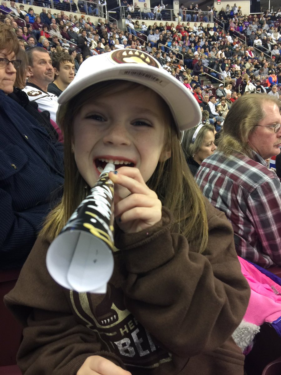 jschock28's tweet photo. Happy new year! Go Bears!! #hbhimlovinit #DefendTheDen https://t.co/CNM9qGx8Pj
