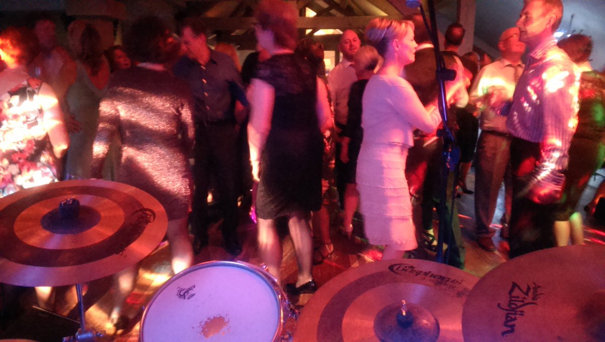 AudioPimpsUK's tweet photo. Full dance floor at the @whitehartlydgte - bring on 2017! #NYE https://t.co/DQpTzCi21t