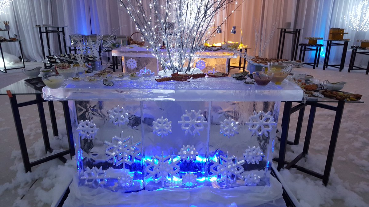 liviutudor's tweet photo. Yup, made of ice! #NewYearInStyle https://t.co/MMsYvK0fFn